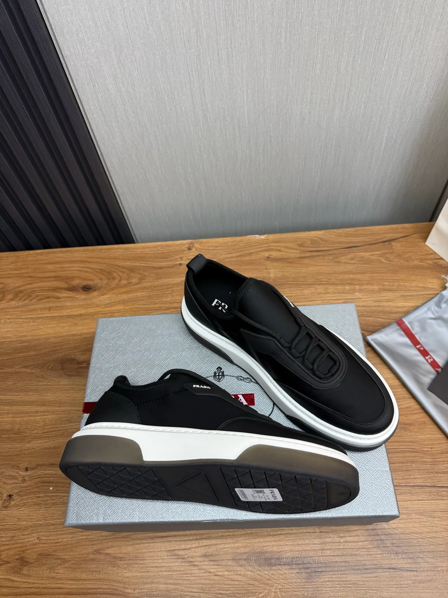 Men's shoes 💰580💰 [PRADA] Men's shoes are popular in the counter, official website is synchronized, 1 high-quality shipment ✔️Original cowhide splicing + cowhide lining, 1🆚1 replica, original sole, 38-45 (45 customized, non-refundable)